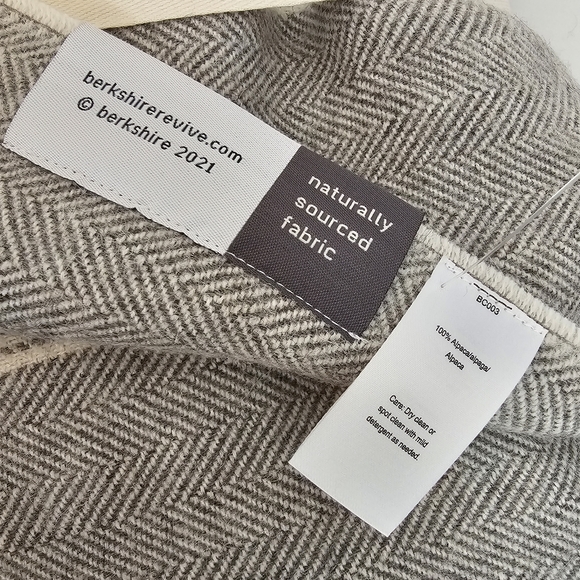 Berkshire Alpaca Throw Blanket 50" x 70" - Picture 4 of 10